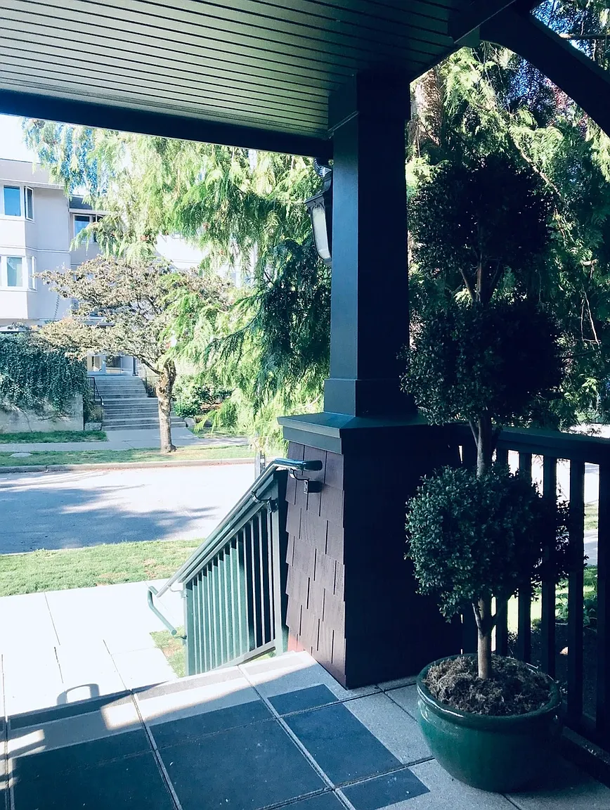 1539 Comox Street Vancouver — Photo 2