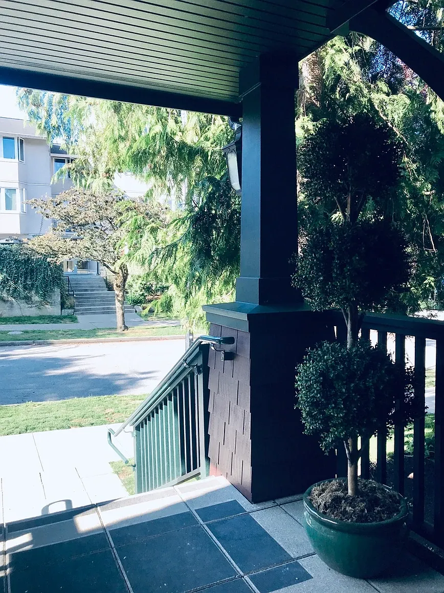 Building Photo - 1539 Comox St #33