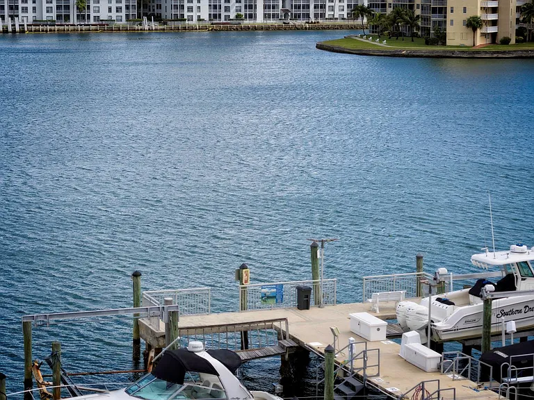 18081 Biscayne Blvd #403 — Photo 28