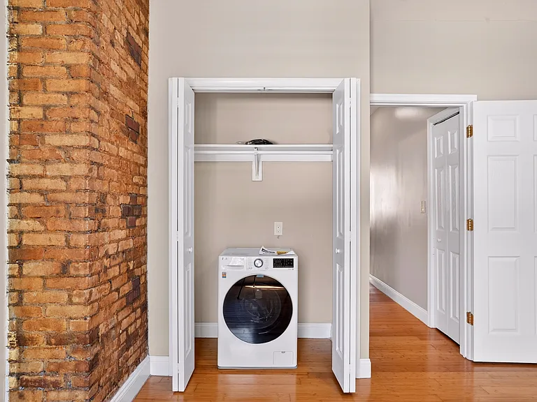 150 Van Horne St #2 — Photo 23