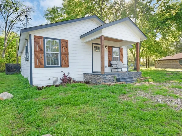 406 Martin Luther King Jr Dr, Sulphur Springs, TX 75482