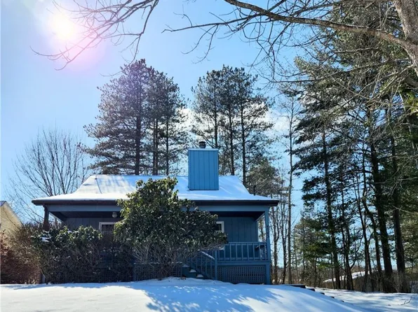 4545 Canterbury Dr, Mayville, NY 14757