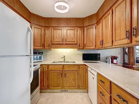 3rd image of 118 W Strathcona Rd SW #30