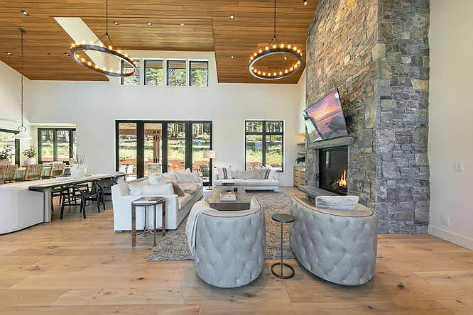 5 bed, 6.5 bath, 4500 sqft, $25,000 — Photo 4