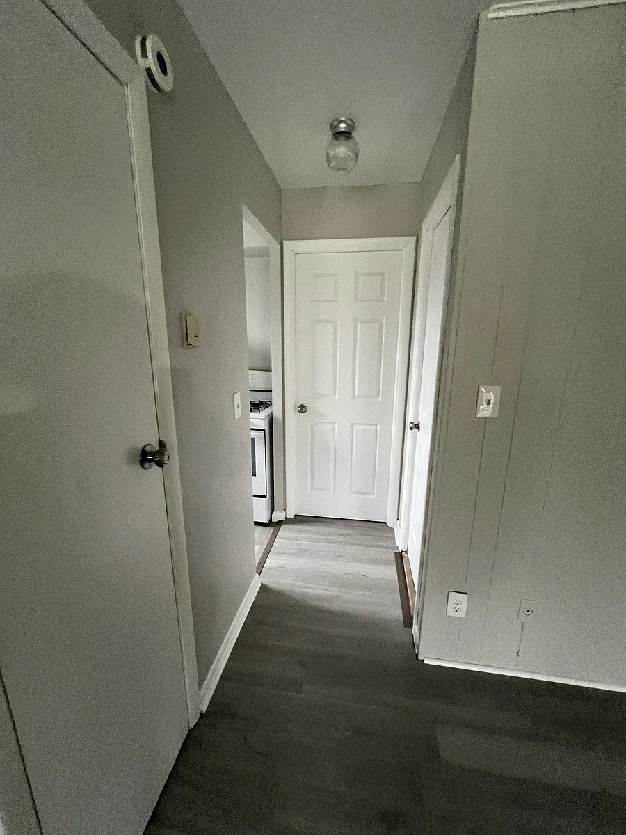 Building Photo - 4041 Rocky River Dr #7