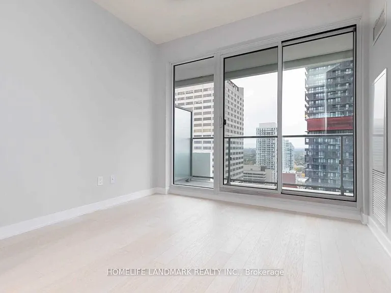 2221 Yonge St #2510 — Photo 7