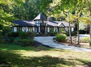 8435 Lucerne Dr, Chagrin Falls, OH