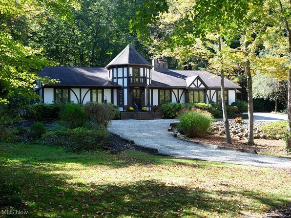 8435 Lucerne Dr, Chagrin Falls, OH 44023