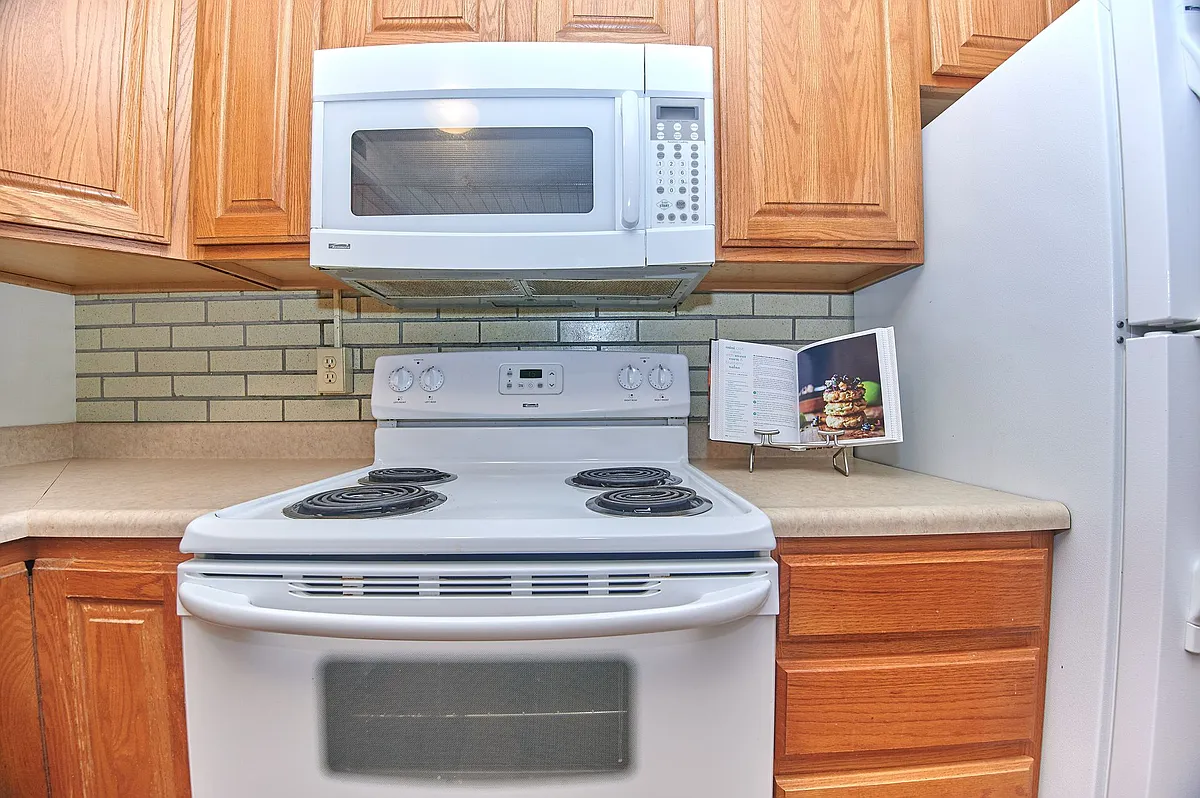 Building Photo - Pineview Apartments