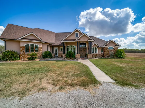 477 Strey Ln, Seguin, TX 78155