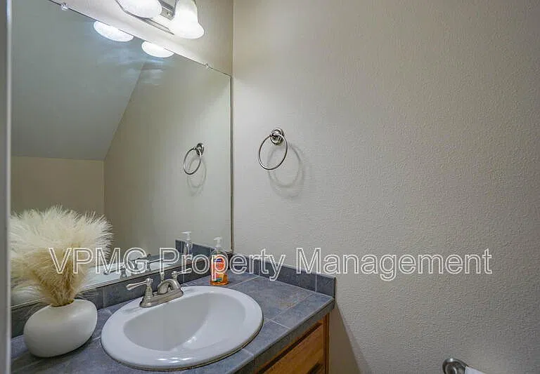 5906 NE 56th St — Photo 5