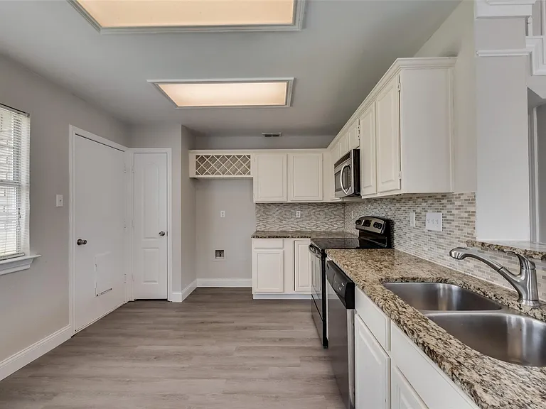 908 Stone Trail Dr — Photo 11