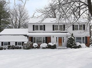 1037 Ledgewood Rd, Mountainside, NJ 07092