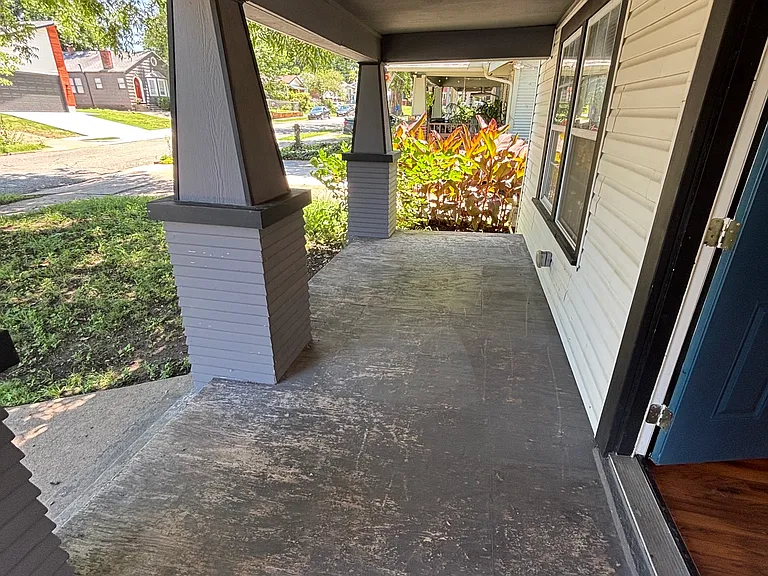 1134 S Xanthus Ave — Photo 2