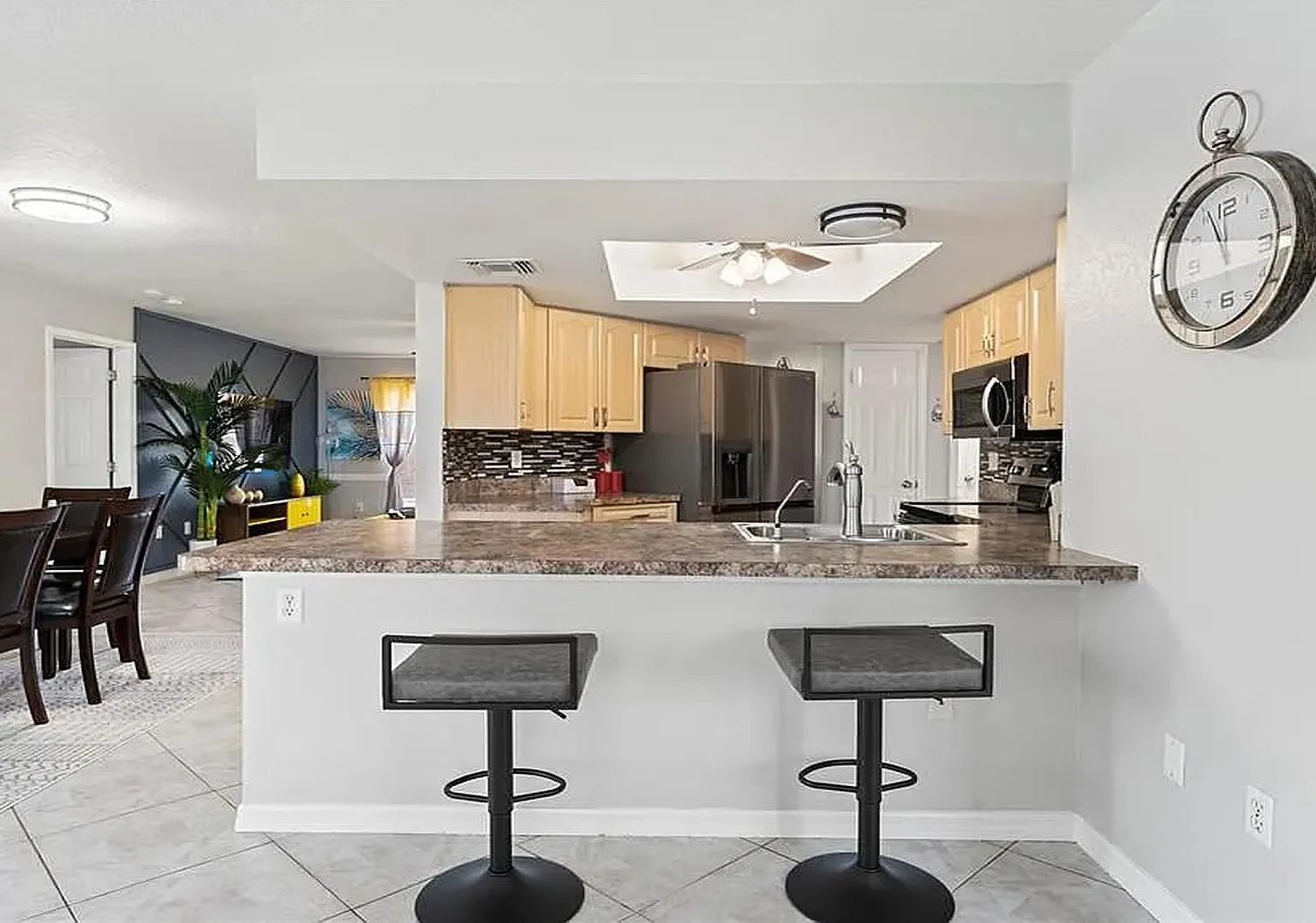 4 bed, 2.0 bath, 1558 sqft, $957 — Photo 4