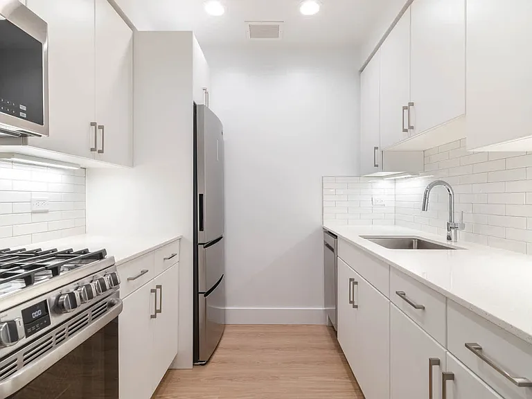 600 Washington St #209 — Photo 9