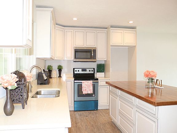 2nd image of 1002 E Platinum Way