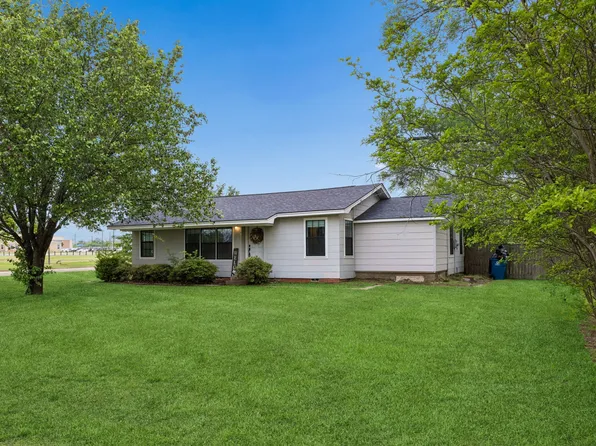 597 E Main St, Van, TX 75790