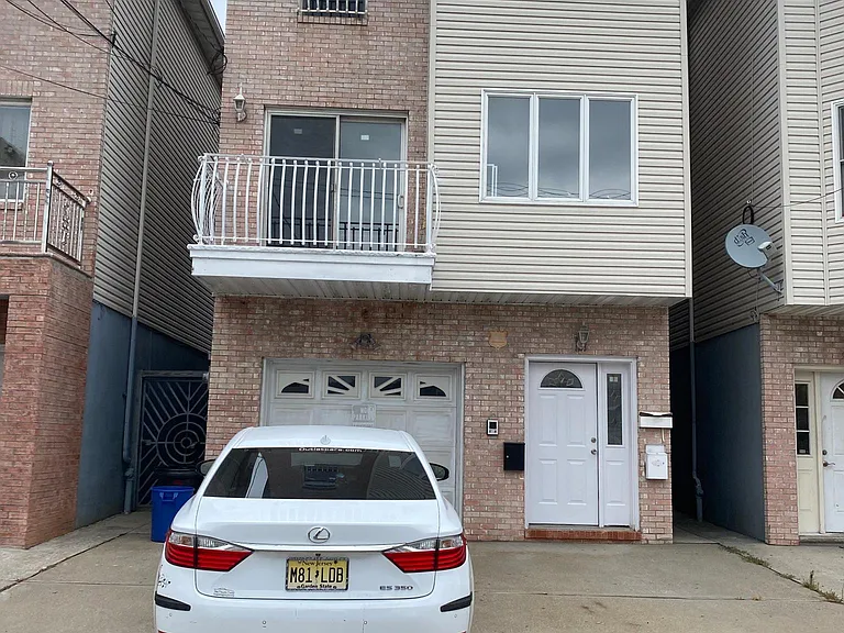246 South St — Photo 1