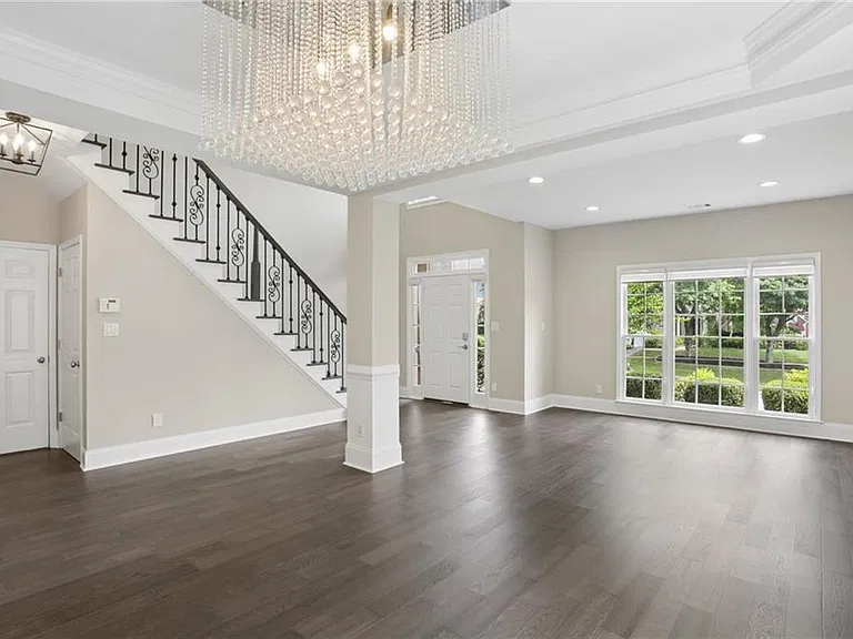 5038 Wickford Dr — Photo 3
