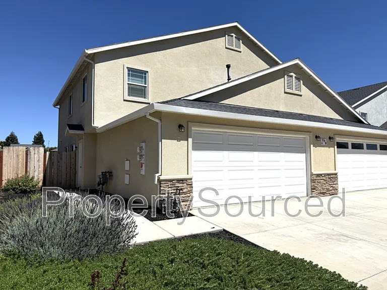 936 W Alameda St #A — Photo 3