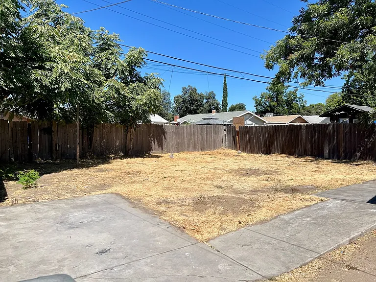 1321 N Calaveras St — Photo 19