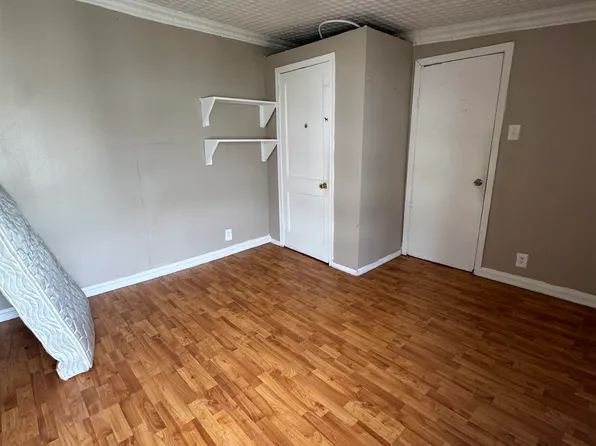 36 Spruce Street image 9 of 15