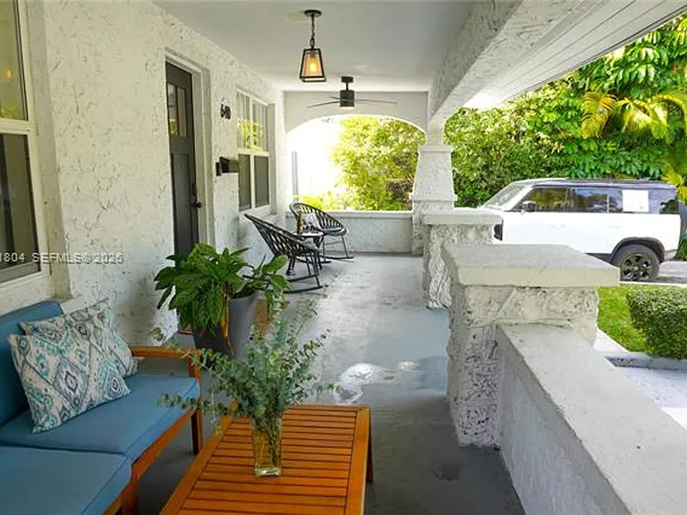 640 NE 71st St — Photo 5