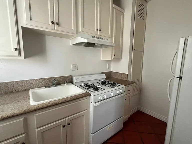 4137 4141 3/4 Monroe St — Photo 10