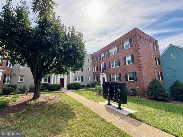 2008 38th St SE APT 302, Washington, DC 20020