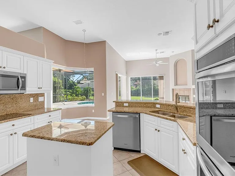 3865 Winding Lake Cir — Photo 34