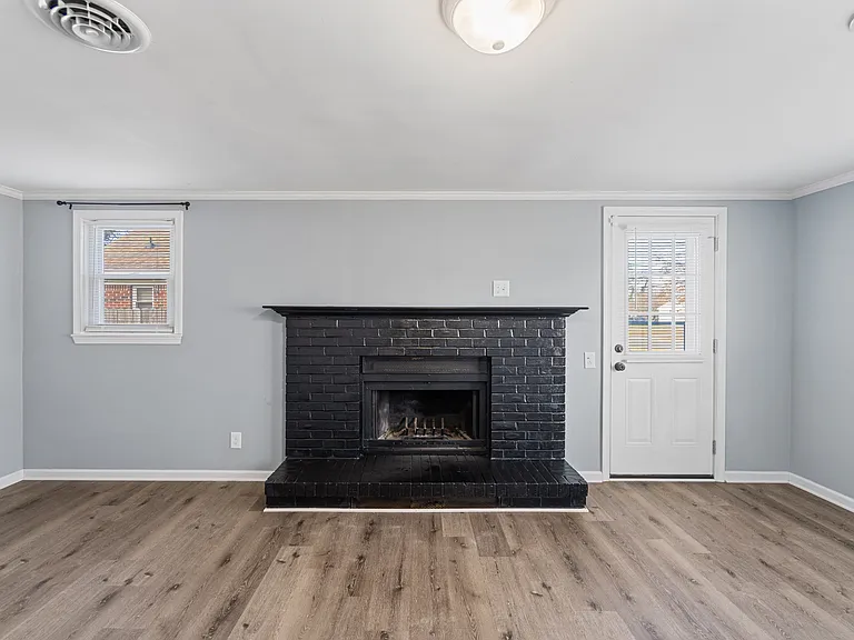 2249 Corbett Ave — Photo 5
