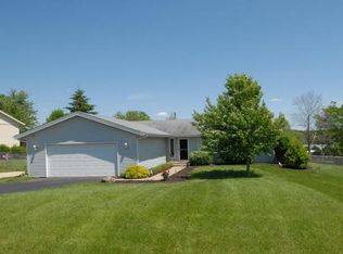 9387 Densmore Dr, Roscoe, IL 61073