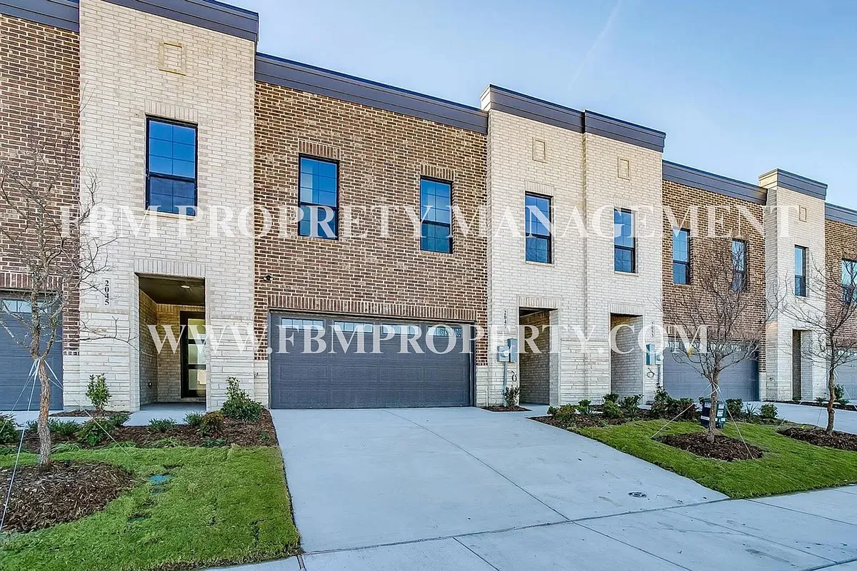 Building Photo - 2121 Layla Dr