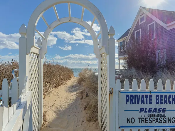 616 Commercial Street APT 14, Provincetown, MA 02657