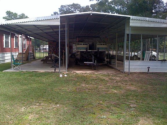 That's right 72X35 with metal roof and cement floor.