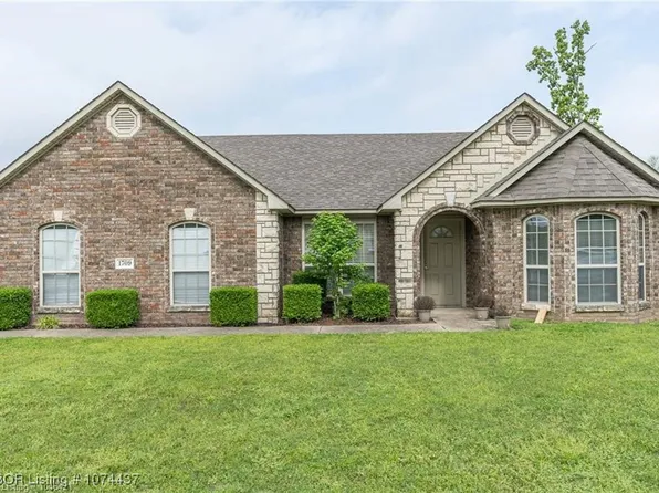 1709 Twin Oaks Dr, Van Buren, AR 72956