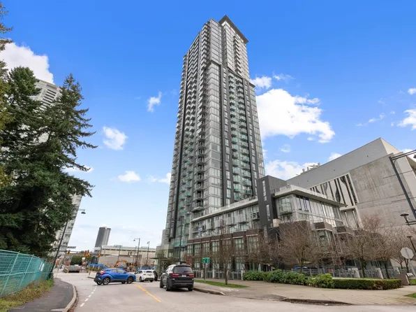 13438 Central Ave #1106, Surrey, BC V3T 0N2
