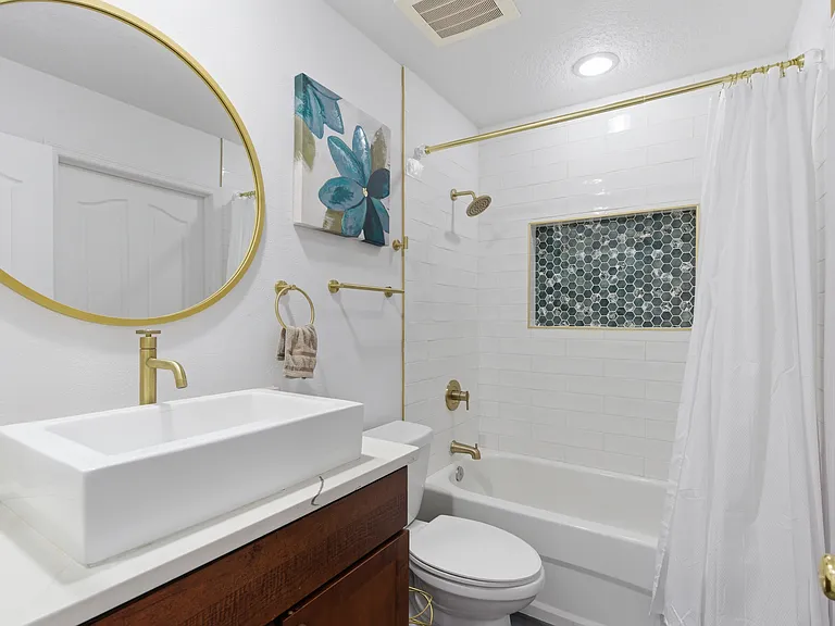 642 Wells Ct #642 — Photo 7