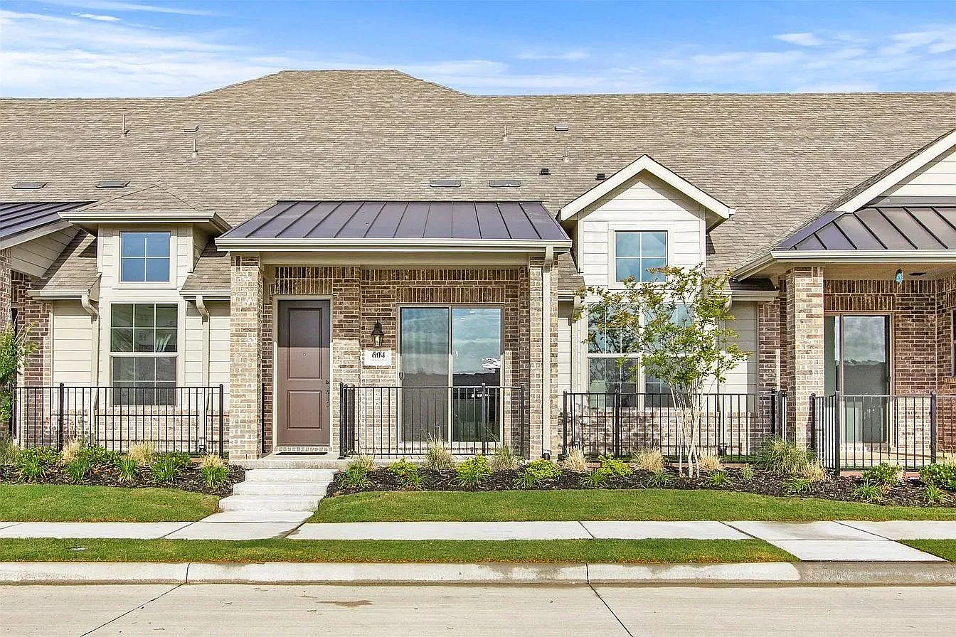 3 bed, 2.5 bath, 1683 sqft, $2,600 — Photo 1