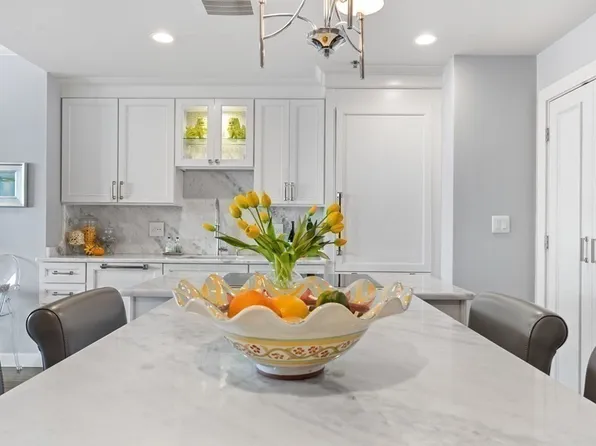 234 Causeway St APT 907, Boston, MA 02114