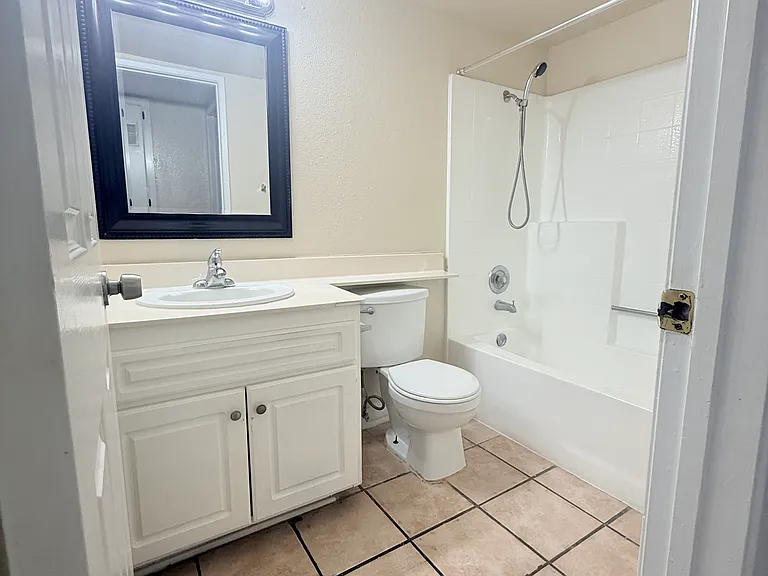 461 Westminster Pl #B — Photo 6