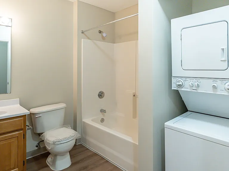 Bowers Landing of Merrimack — Photo 41