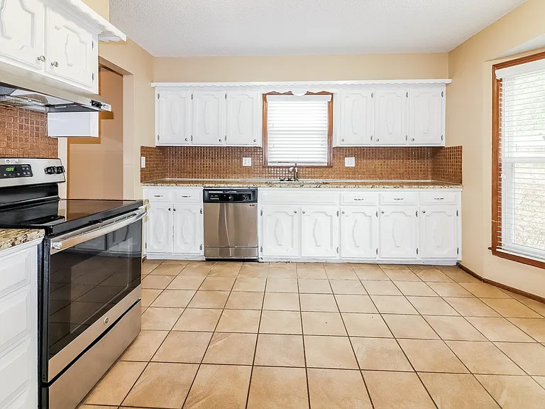 1466603_020_kitchen_13228899.jpg