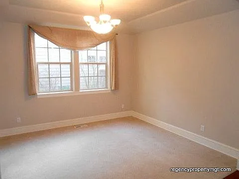 3 bed, 2.5 bath, 2326 sqft, $3,000 — Photo 3
