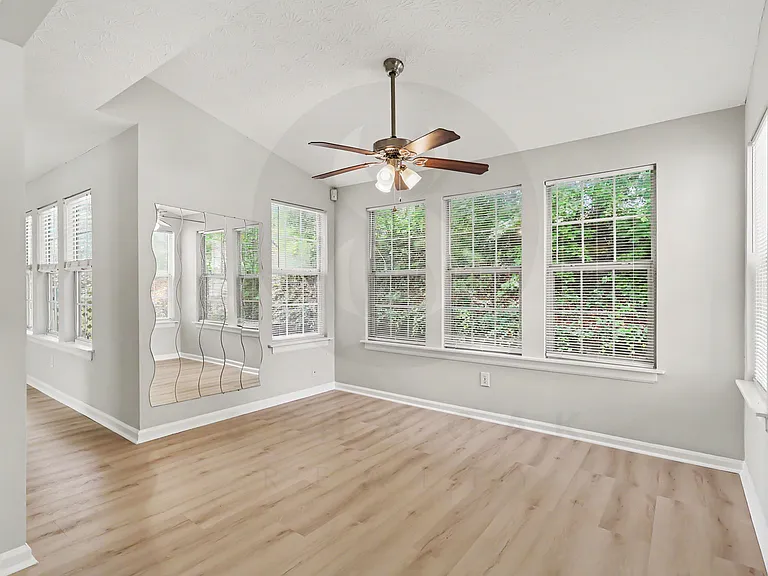 1090 Winter Park Ln — Photo 17