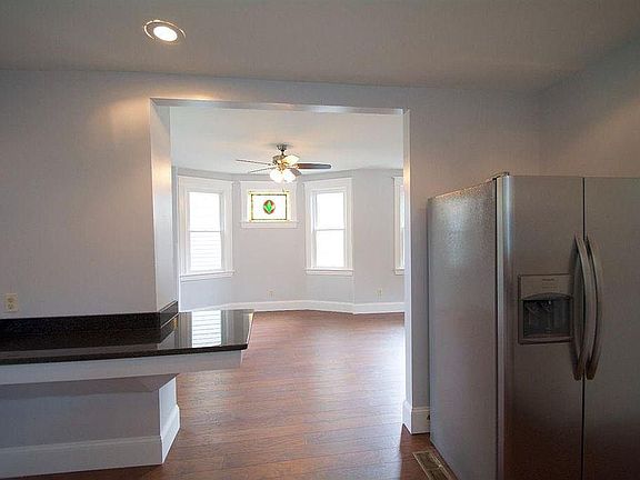 3rd image of 4726 Hamilton Ave