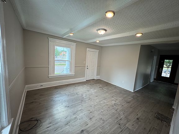2nd image of 200 S Elm Ave Unit 1