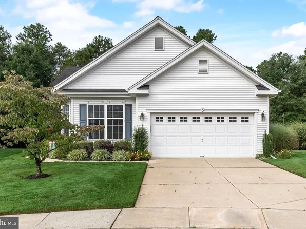 5 Thames Ct, Southampton, NJ 08088