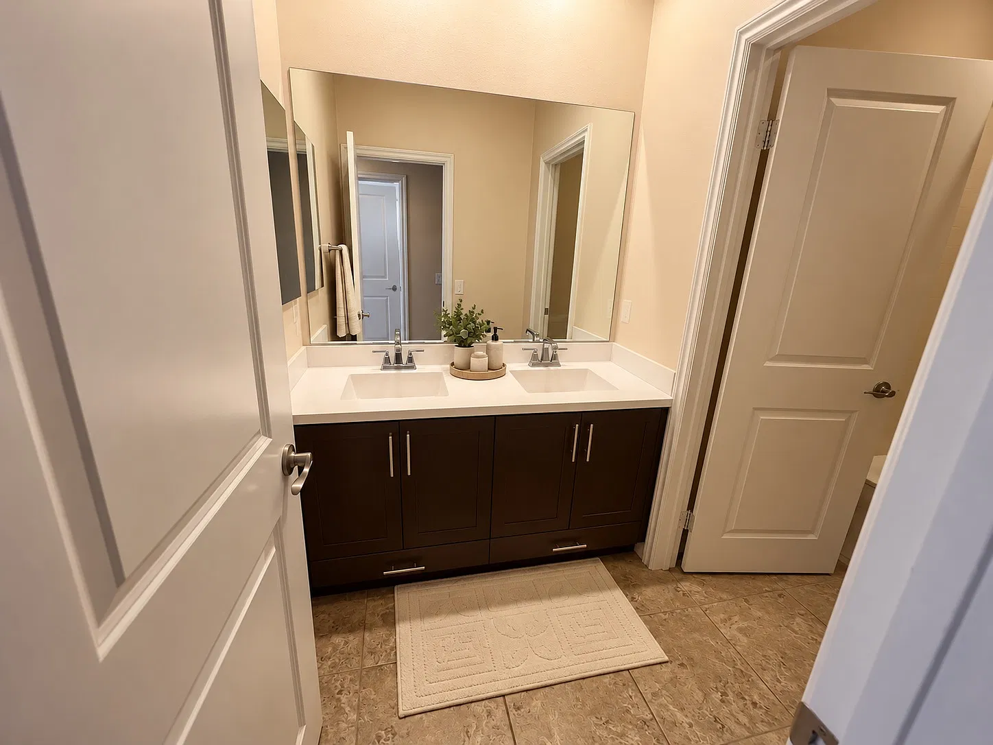 3 bed, 2.5 bath, 1907 sqft, $5,250 — Photo 4